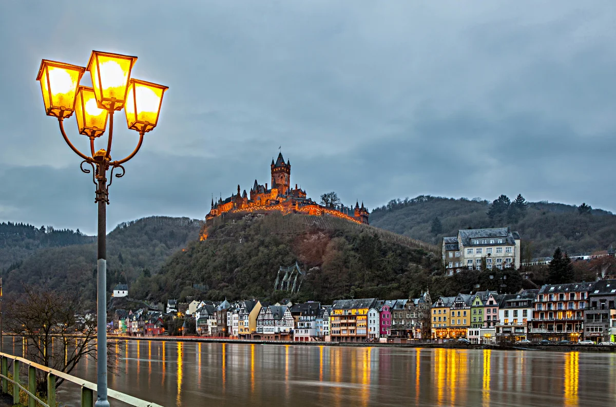 Evening lights over Kohhem Castle in Germany