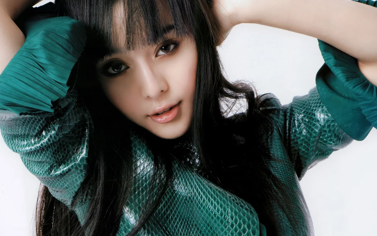 The gaze of a girl in an emerald-green leather jacket