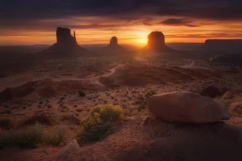 Sunset in the Valley of Monuments against a backdrop of red rocks
