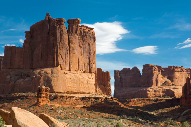 Red rocks bathed in the midday sun in Utah