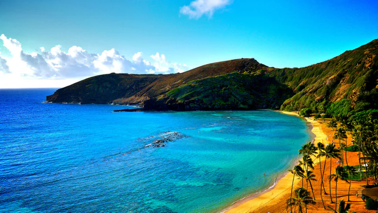 The turquoise waters of Hanau'ma Bay on the island of Oahu