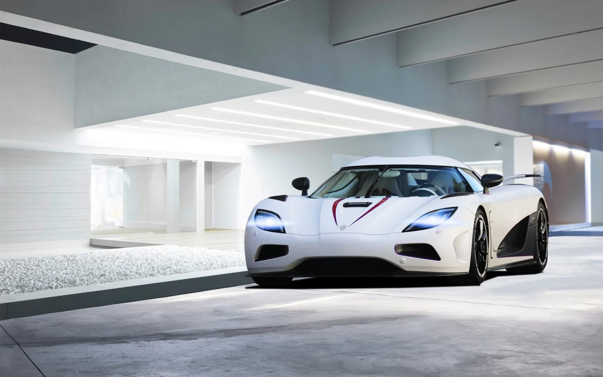 белоснежный koenigsegg agera в минималистичном интерьере, koenigsegg, кенигсегг, машины, автомобили, спорткары, суперкары, гиперкары, фары, авто