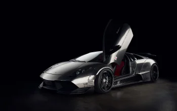 Серебристый Lamborghini Murcielago с открытыми дверями