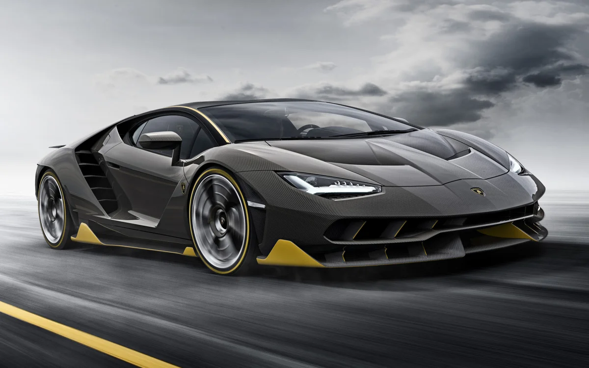 Lamborghini Centenario в движении