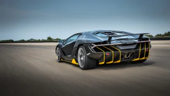 Lamborghini Centenario на гоночном трек