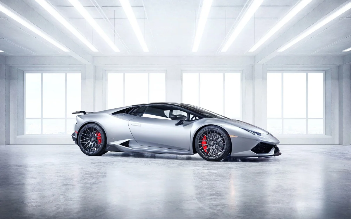 Silver Lamborghini Huracán