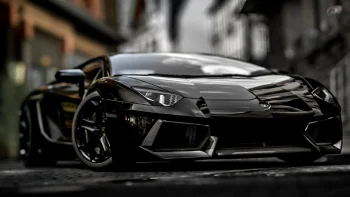 Чорний Lamborghini Aventador на вузькій брукованій вуличці