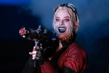 harley quinn with a gun in the neon light, the suicide squad, actresses, celebrities, personalities, characters, actors, harley quinn, hollywood, makeup, margot robbie, points, rifles, smiles, weapon, women, movies, cinema, people
