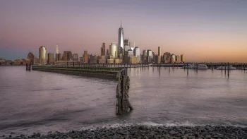 the world trade center against the backdrop of the sunset sky over the hudson river, cities, city, cityscape, cityscapes, evening, evenings, twilight, dus, hudson, new york, rivers, canals, streams, sky, skyscrapers, sunsets, sunset, usa, united states, waterfronts, marinas, yachts, architecture, world