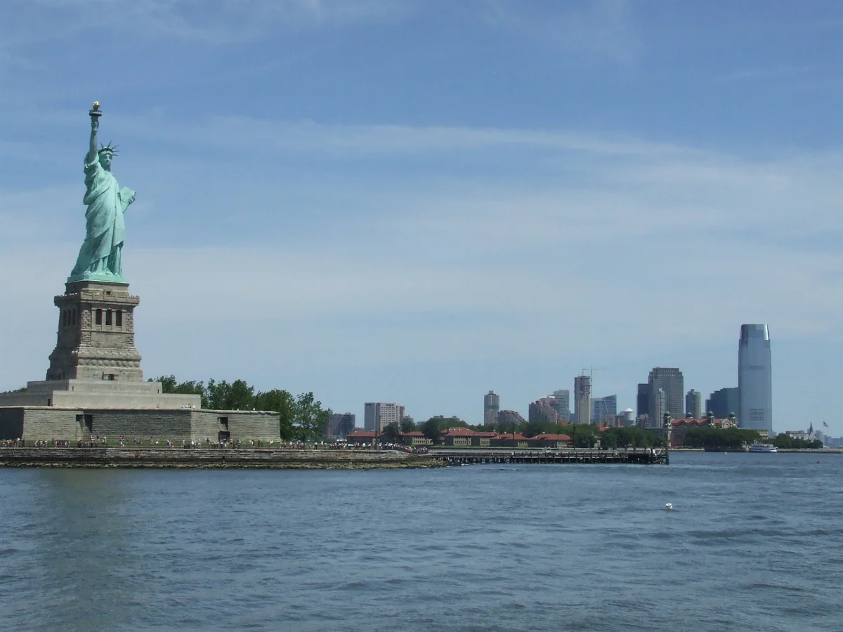 the statue of liberty against the backdrop of the new york skyline at daybreak, attractions, cities, city, new york, rivers, canals, streams, skyscrapers, statue of liberty, usa, united states, architecture, world
