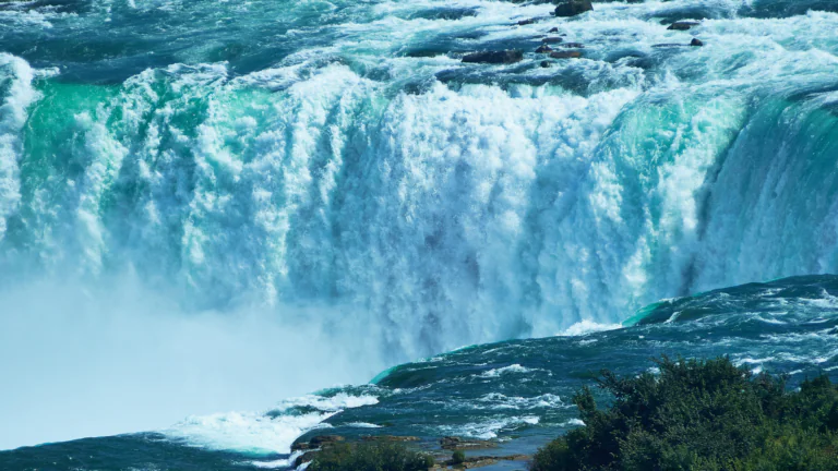 The powerful water flows of Niagara Falls