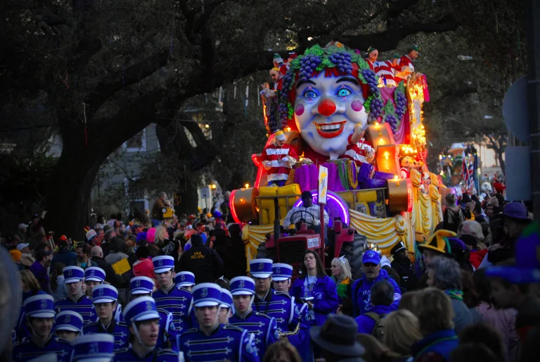 the colorful mardi gras platform, cities, city, festivals, carnivals, holidays, musicians, new orleans, trees, usa, united states, architecture, world