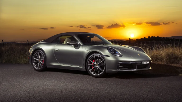 Porsche 911 Cabriolet на фоне заката