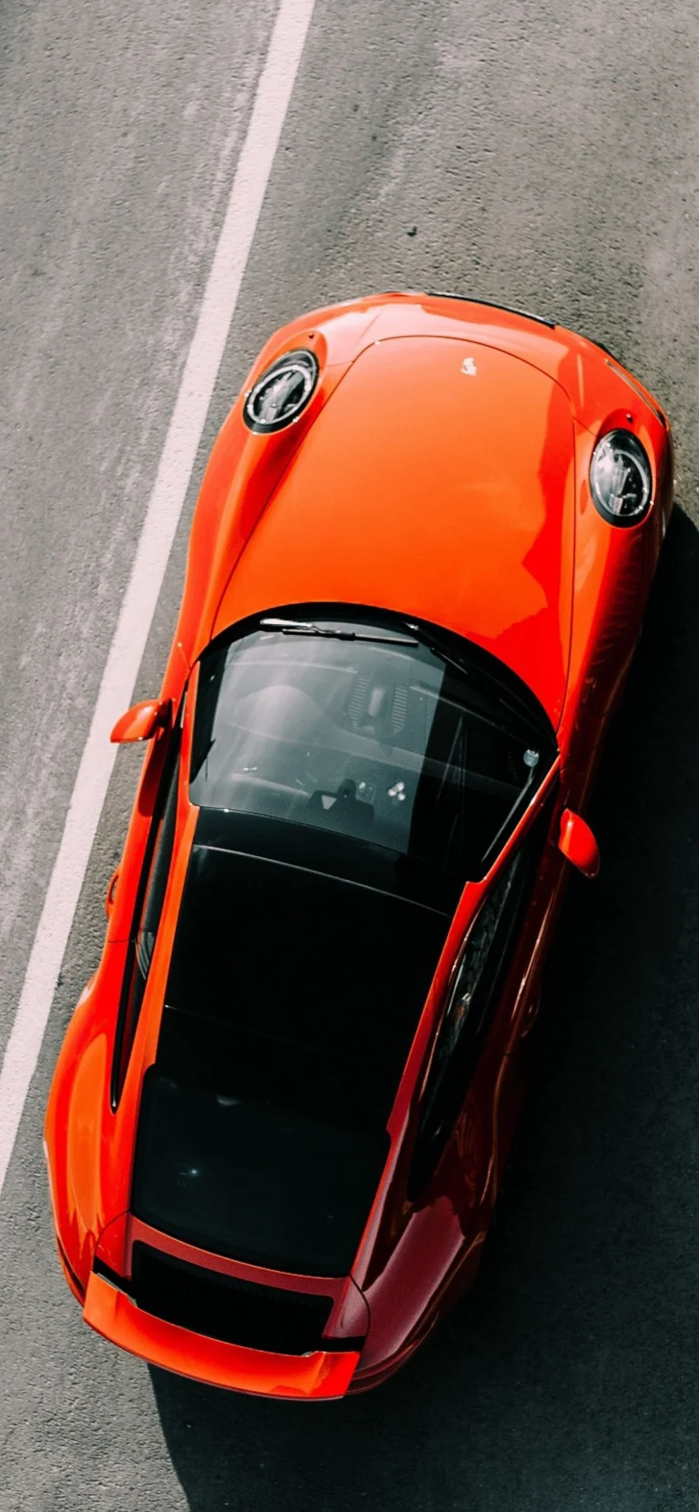 Porsche 911 в ярко-оранжевом цвете