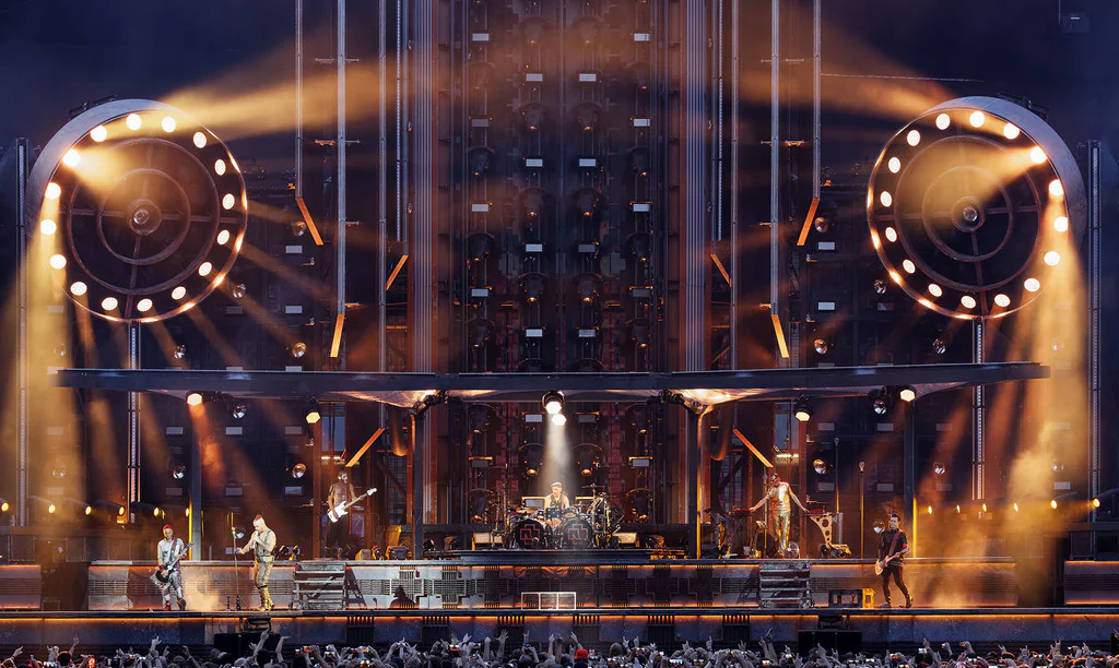 Тилль Линдеманн и группа Rammstein на сцене