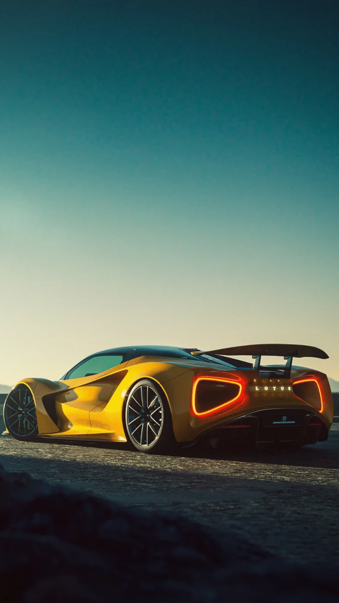 Желтый Lotus Evija на фоне предзакатного неба