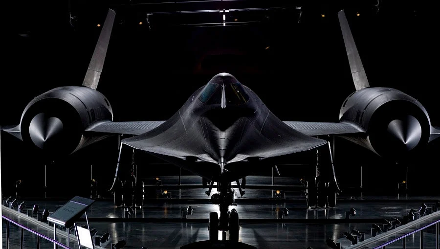 sr-71 blackbird in the hangar, airplanes, aircraft, aviation, lockheed, lockheed martinс, локхид, sr-71 blackbird, lockheed martin, technology