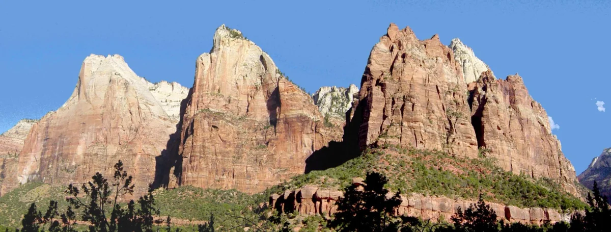 The slopes of the Court of the Patriarchs mountain range